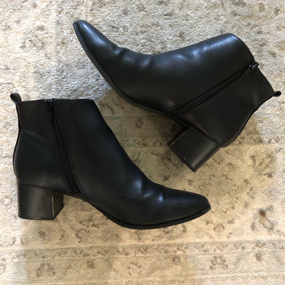 Women’s black boots , Old Navy size 8